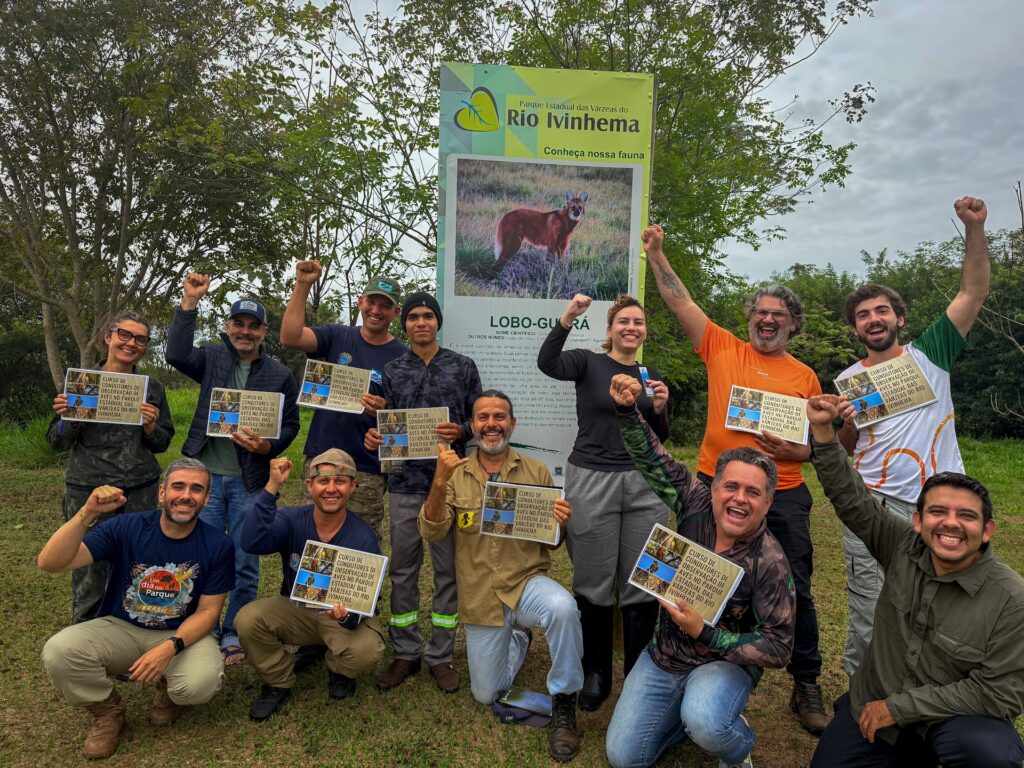 Turma do Curso de Condutores de Observação de Aves com certificados no Parque Estadual das Várzeas do Rio Ivinhema, MS